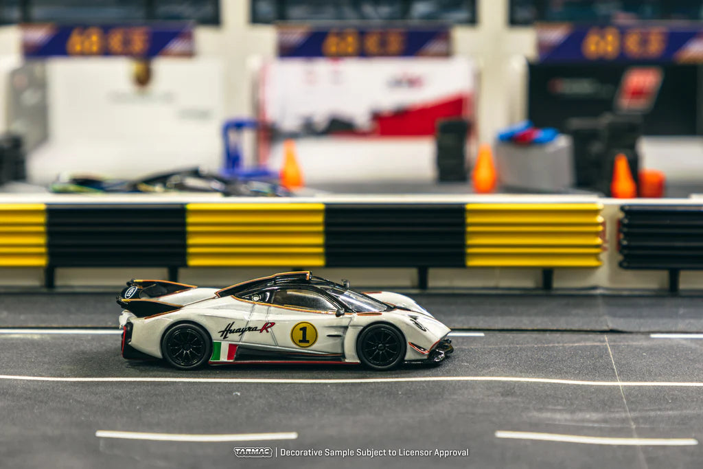 Tarmac Works 1/64 - Pagani Huayra R Bianco Benny - LAMLEY Special Edition