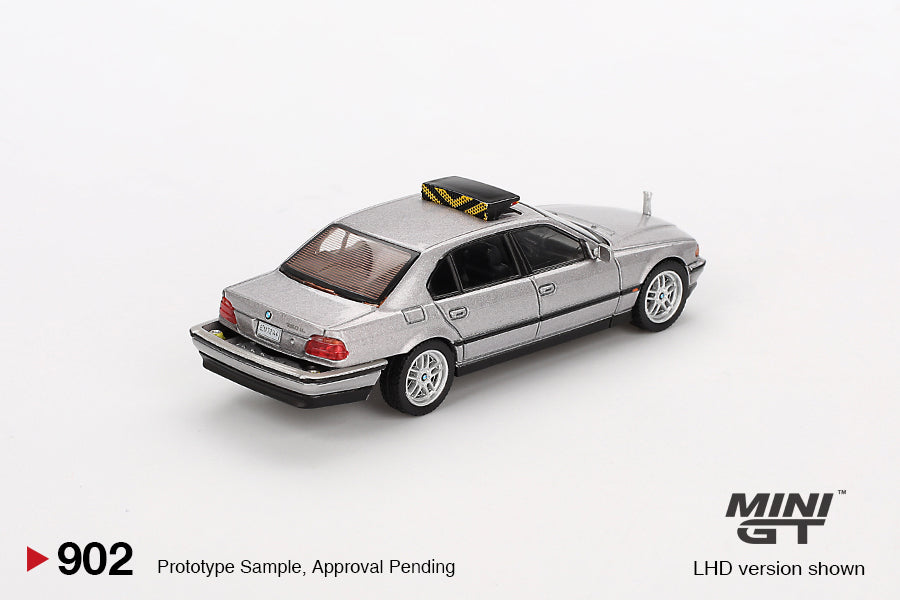 Mini GT 1/64 - BMW 750IL "Tomorrow Never Dies"