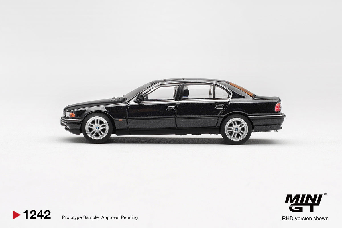 Mini GT 1/64 - BMW 750IL Black Sapphire