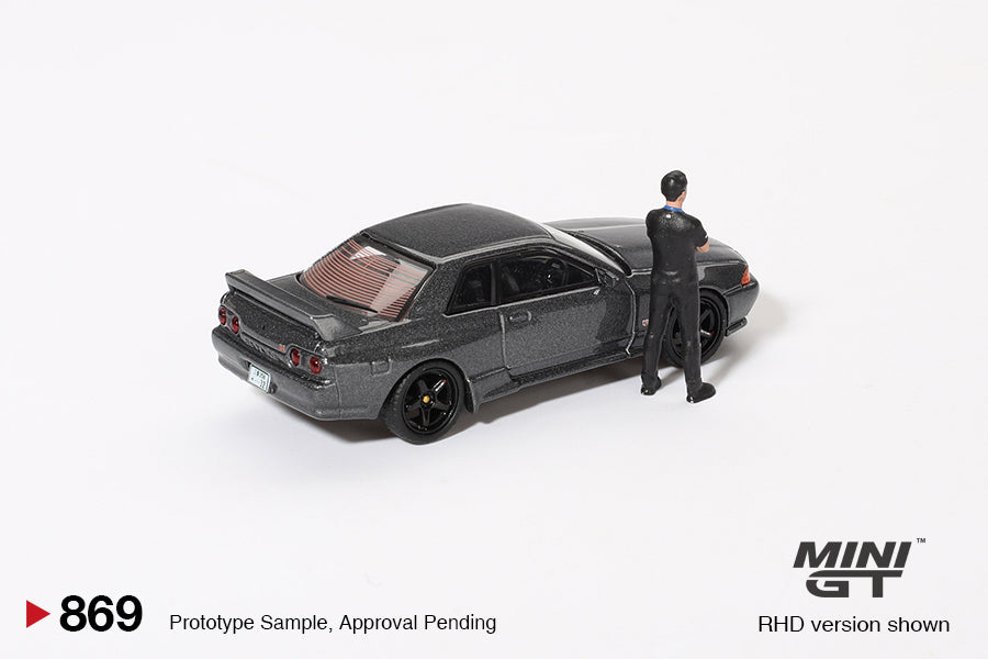 Mini GT 1/64 - Nissan Skyline GT-R (R32) Gunmetal W/ Matsuda Figure Tsugio Matsuda Collection