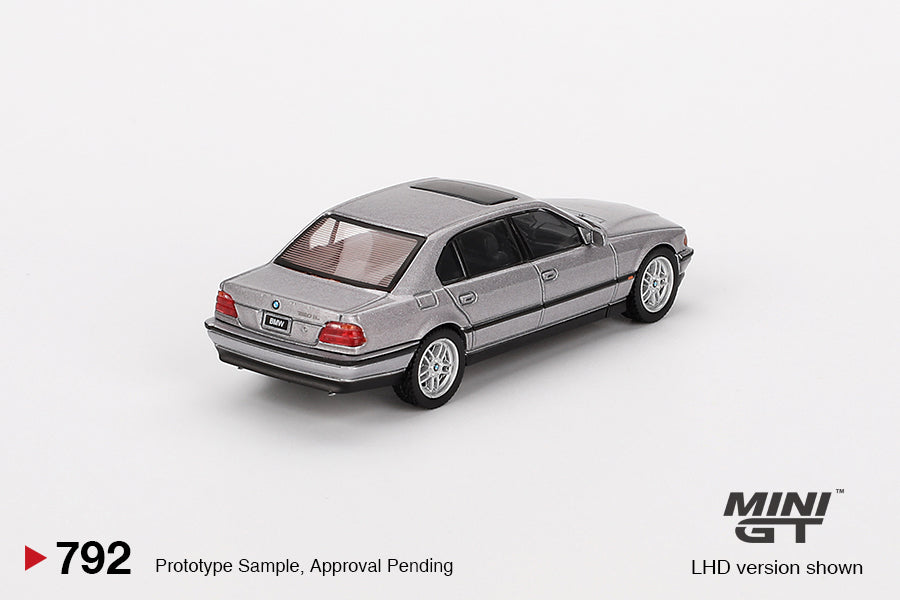 Mini GT 1/64 - BMW 750IL Aspen Silver Metallic