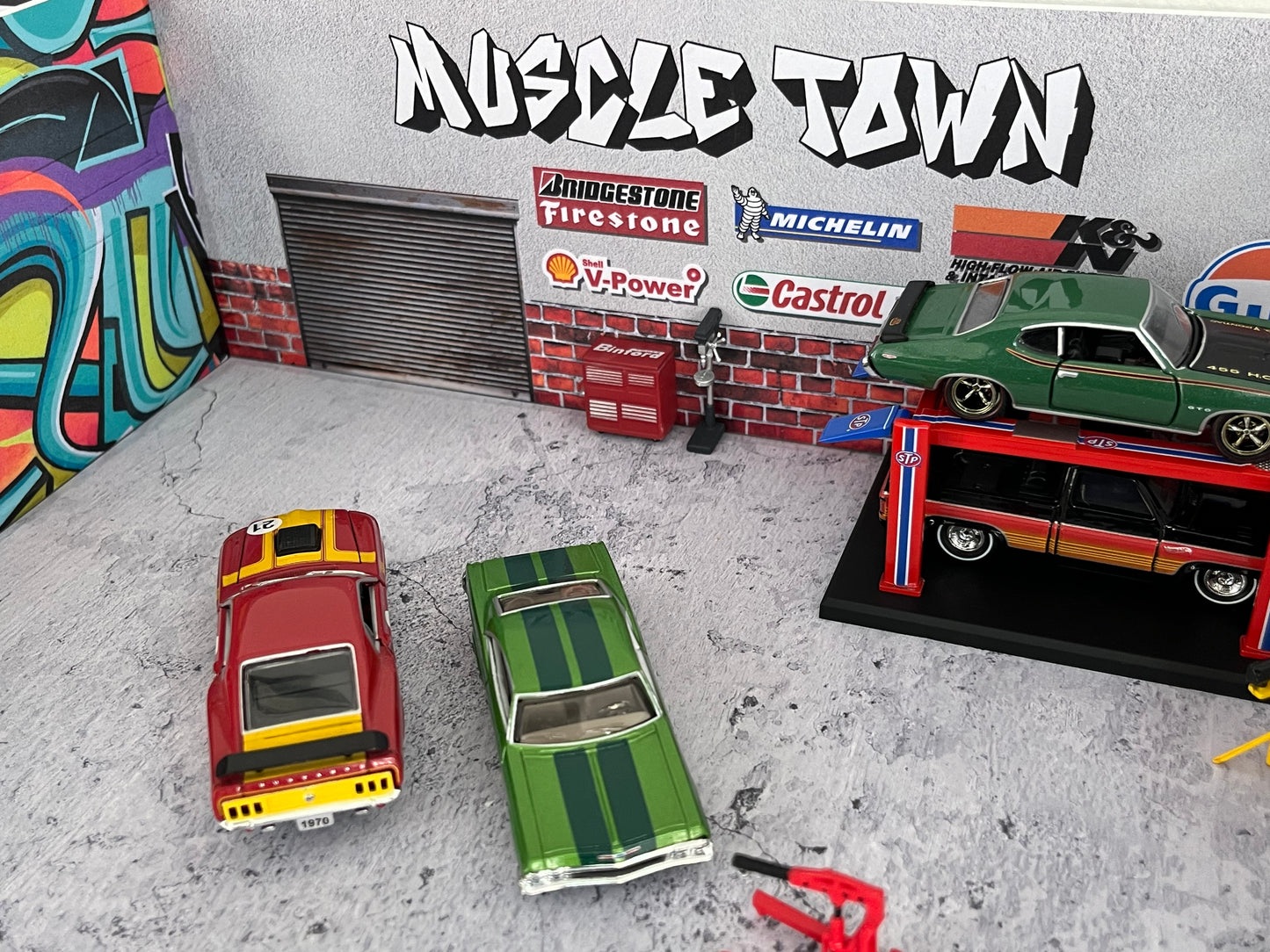 Diorama - Muscle Town