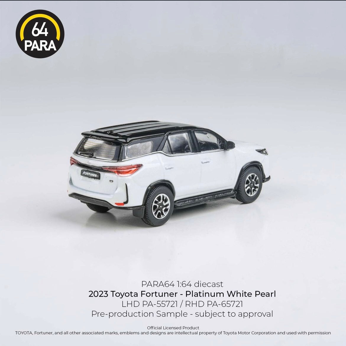 Para64 1/64 - 2023 Toyota Fortuner Platinum White