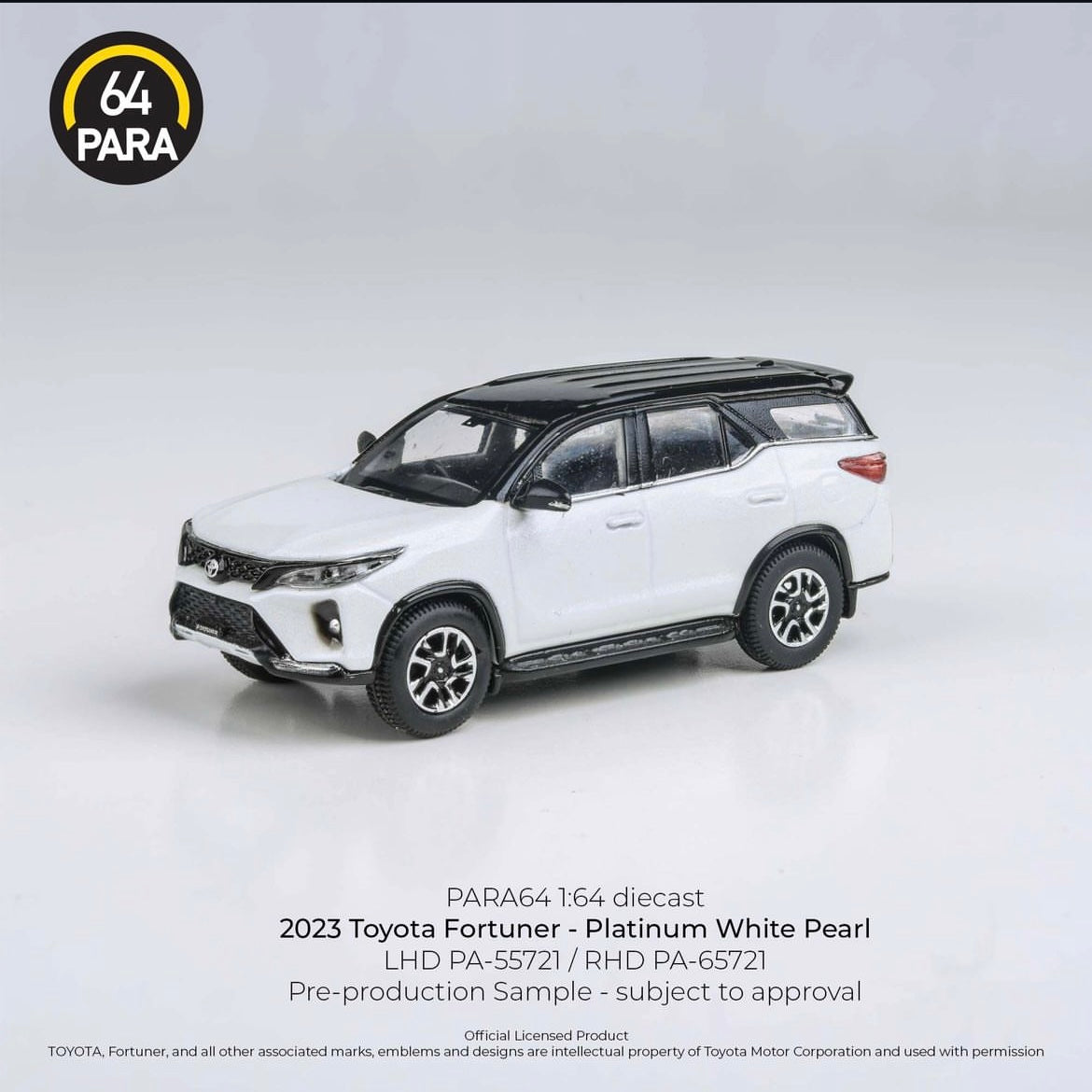 Para64 1/64 - 2023 Toyota Fortuner Platinum White