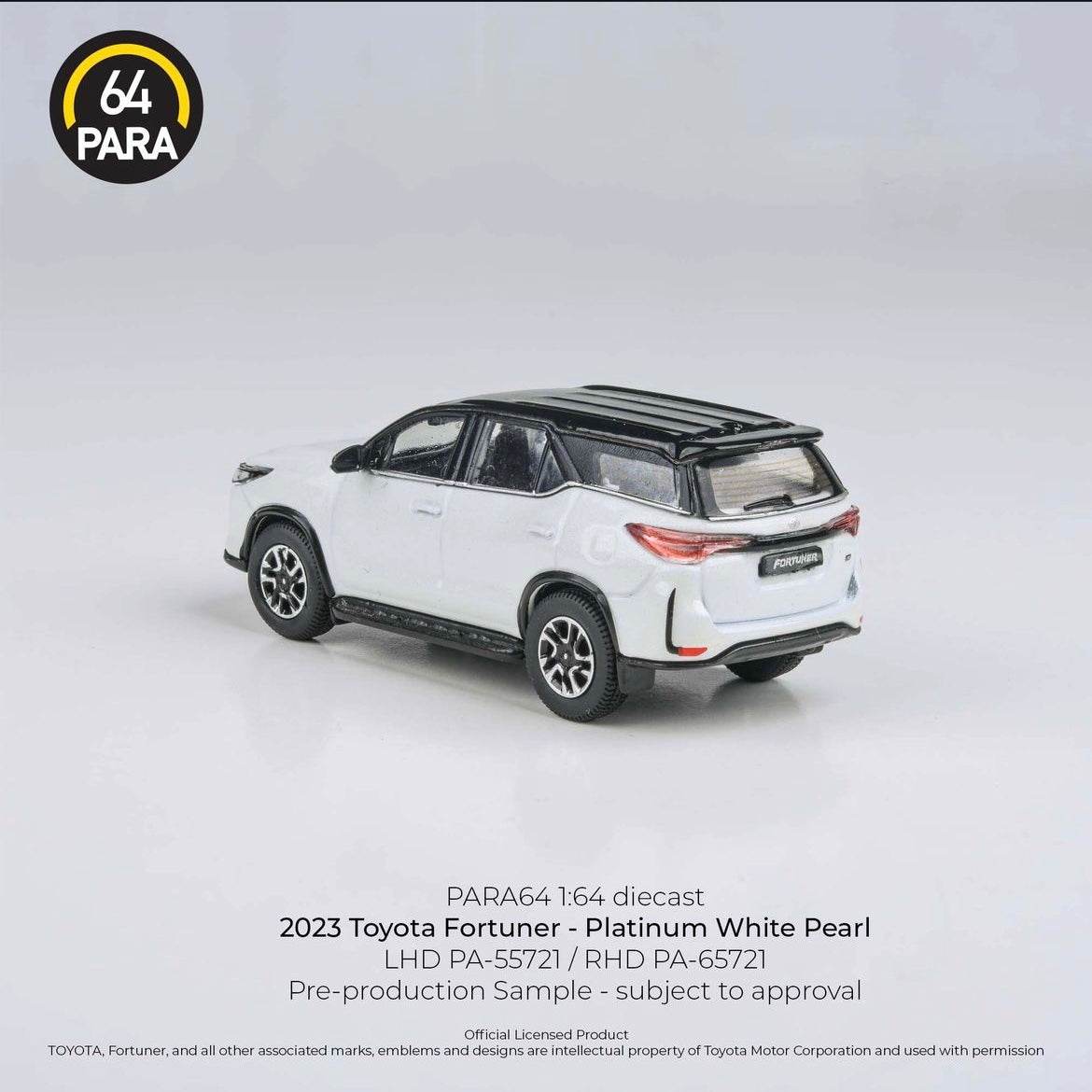 Para64 1/64 - 2023 Toyota Fortuner Platinum White