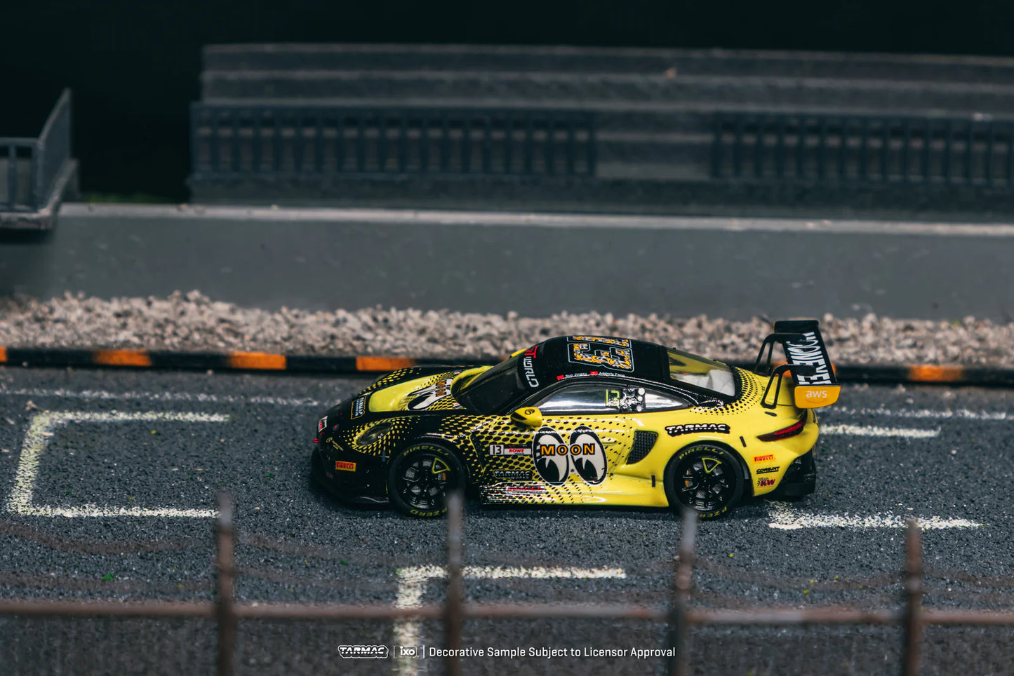 Tarmac Works x iXO 1/64 - Porsche 911 GT3 R GT World Challenge Asia 2025 Phantom Global Racing #13 with Tarmac Cards - HOBBY64