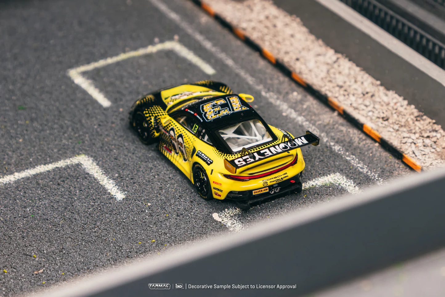 Tarmac Works x iXO 1/64 - Porsche 911 GT3 R GT World Challenge Asia 2025 Phantom Global Racing #13 with Tarmac Cards - HOBBY64