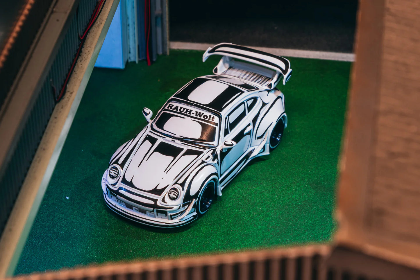 Tarmac Works 1/64 - RWB 993 - Designed by Joshua Vides - HOBBY64