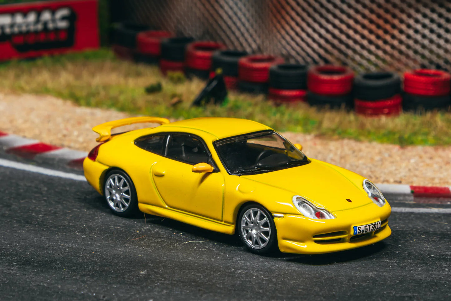 Tarmac Works x iXO Models 1/64 - Porsche 911 GT3 (type 996) Yellow - GLOBAL64