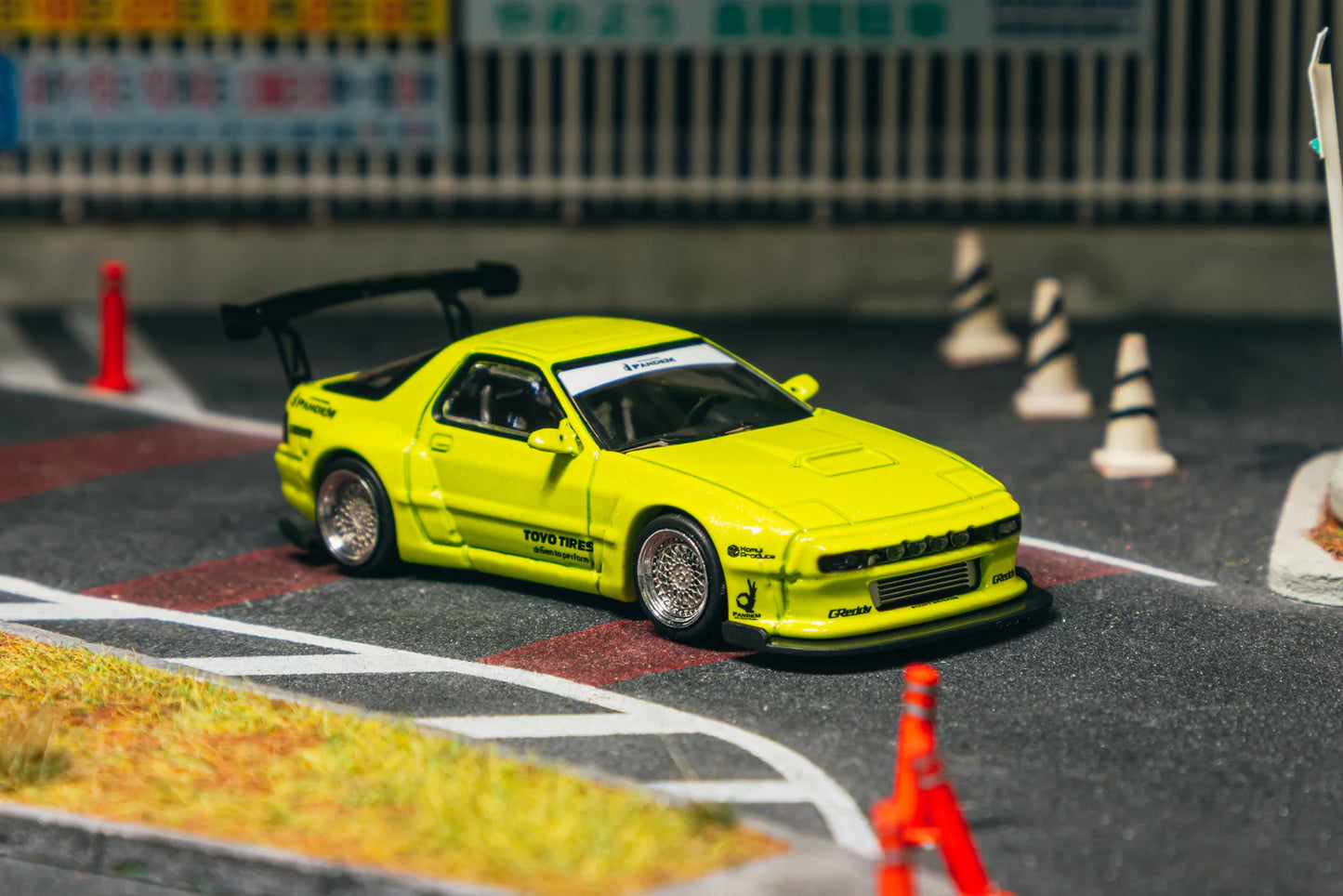 Tarmac Works 1/64 - Pandem Mazda RX-7 FC3S Yellow - ROAD64