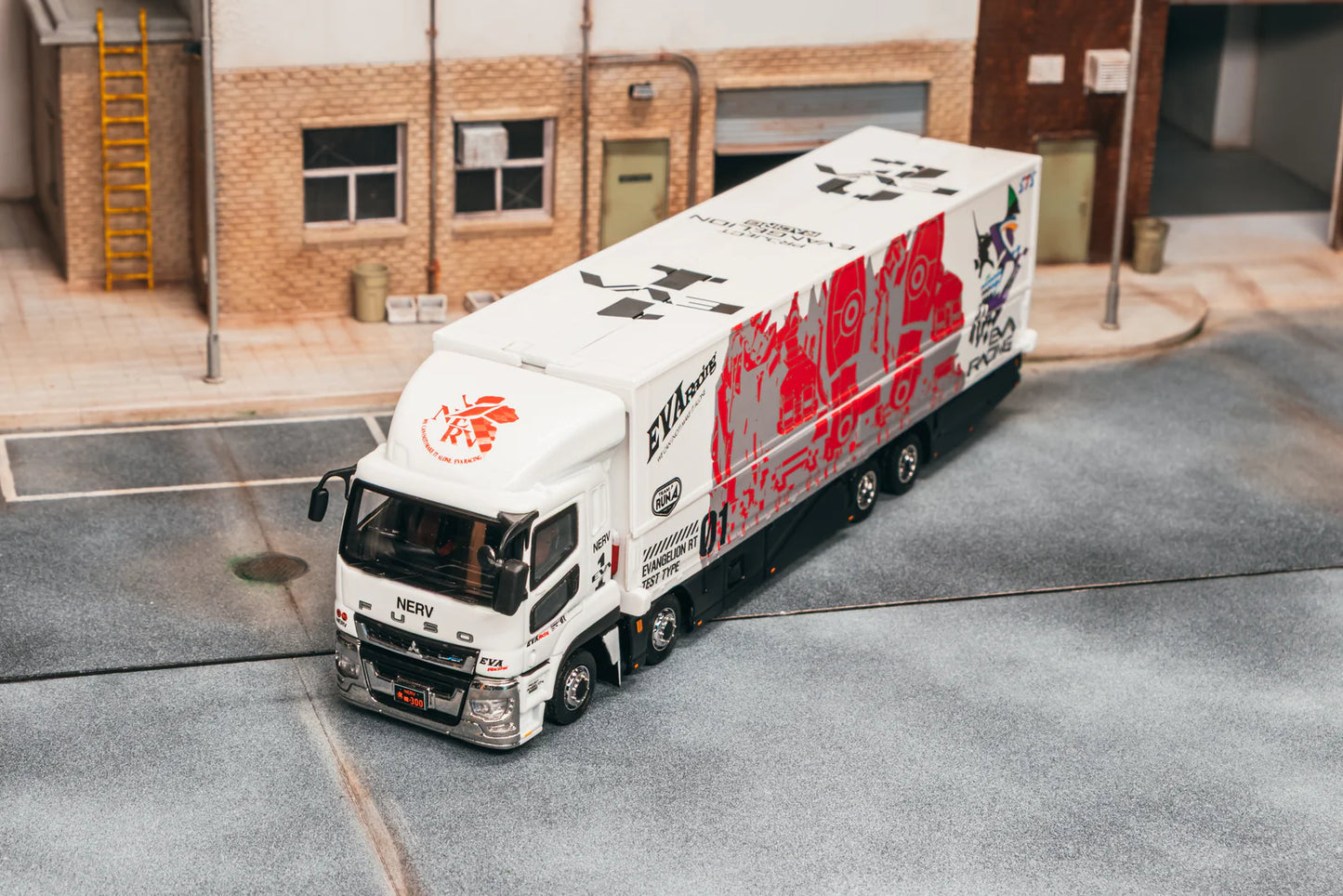 Tarmac Works 1/64 - Mitsubishi Fuso Super Great EVA Racing - TRUCK64