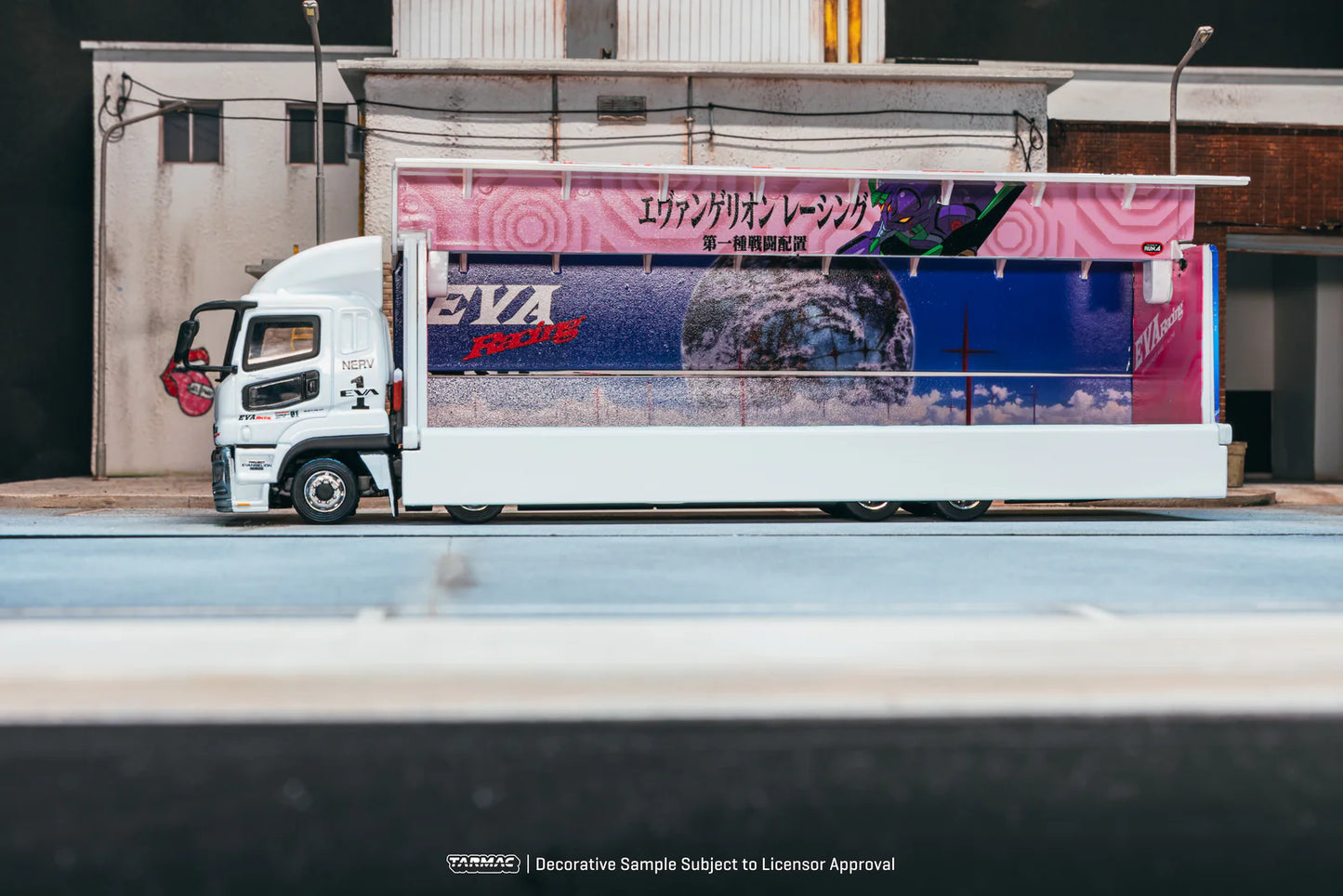Tarmac Works 1/64 - Mitsubishi Fuso Super Great EVA Racing - TRUCK64