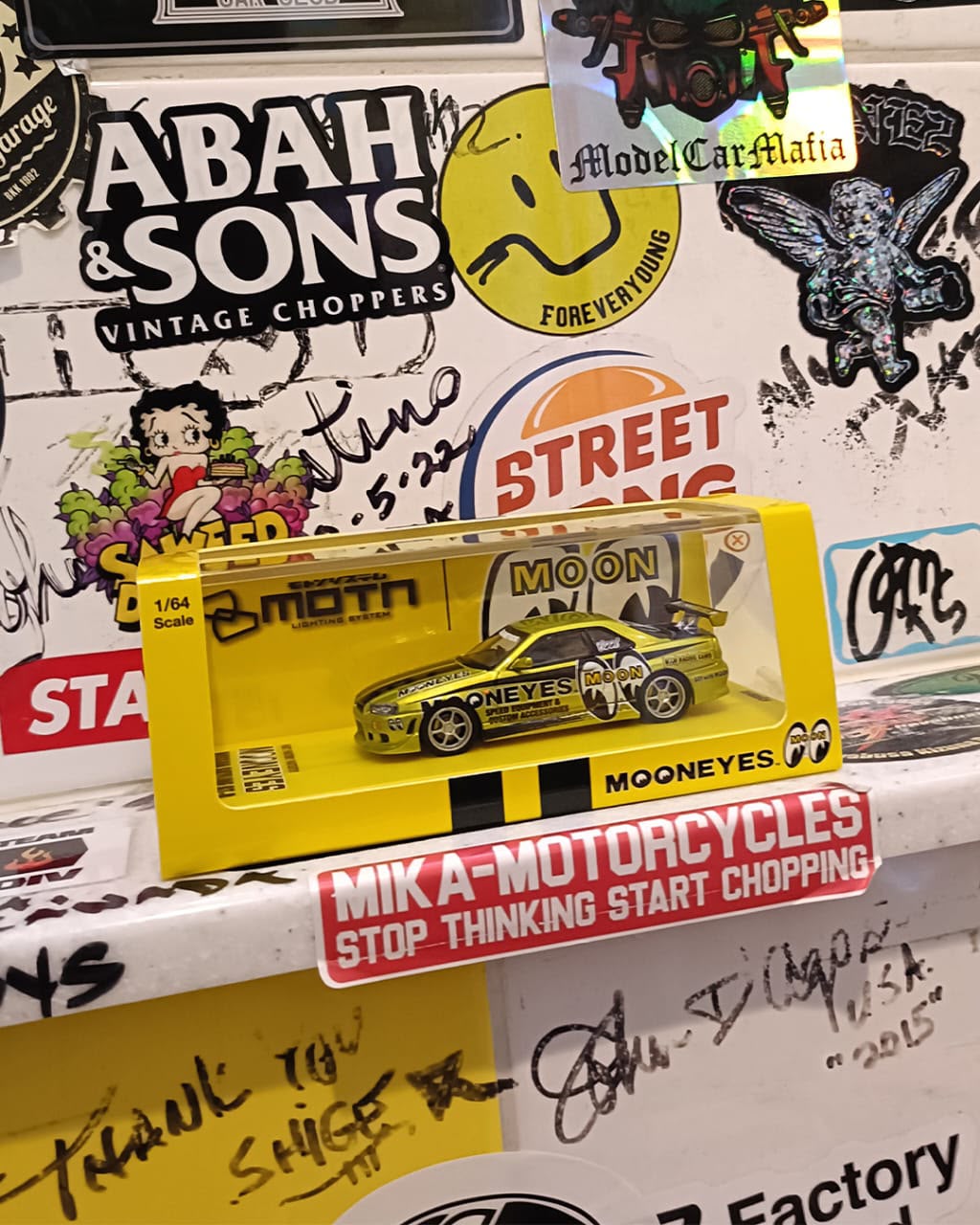 Kyosho 1/64 - Nissan Skyline GT-R (BNR34) Mooneyes Art Of Speed 2026 Event Edition (MOTN)