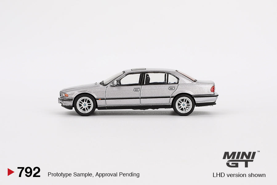 Mini GT 1/64 - BMW 750IL Aspen Silver Metallic